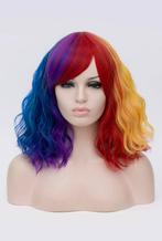 Luxe Regenboog Pruik Schouderlengte Schuine Pony Krullen Uni, Ophalen of Verzenden, Nieuw