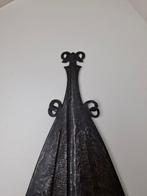 Une monnaie/lance en fer forgé. - Mbole - République