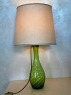 Design Tischlampe – Grüner Glasfuß mit Reliefdekor – Retro, Antiek en Kunst