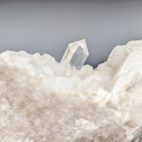 KWARTOON op MARMER van CARRARA, Esthetisch Kristallen op, Verzamelen, Mineralen en Fossielen