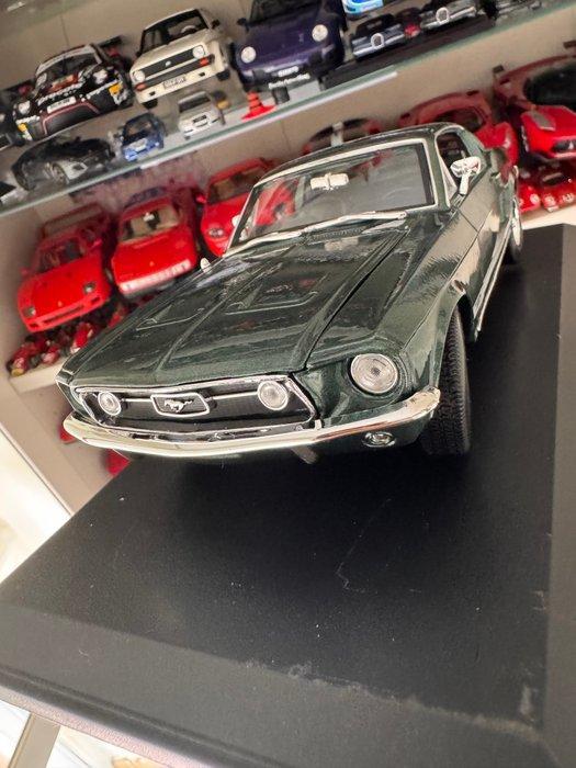 Maisto 1:18 - Modelauto - Ford Mustang Fastback GTA Raro -, Hobby en Vrije tijd, Modelauto's | 1:5 tot 1:12