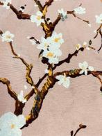 Elegant en delicaat textiel met een amandelbloesemmotief in