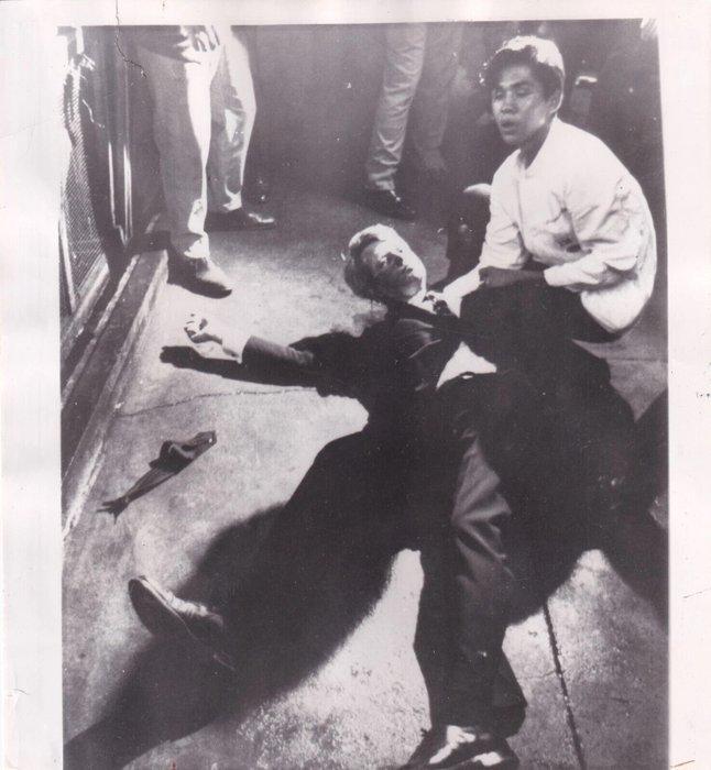 Boris Yaro - 1968 Assassination of Robert F. Kennedy -, Antiek en Kunst, Kunst | Designobjecten