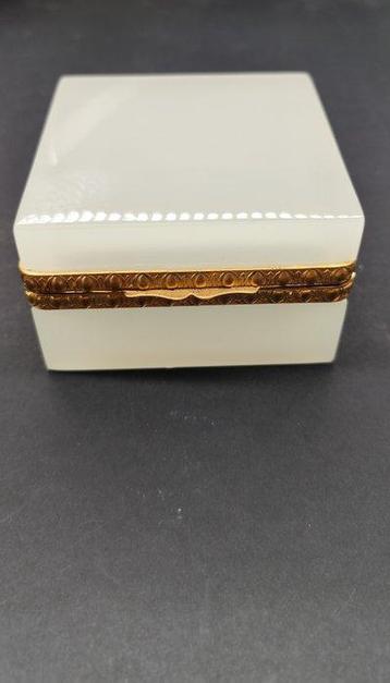 Boîte à bijoux - Cristal de masse opale du XIXe siècle en
