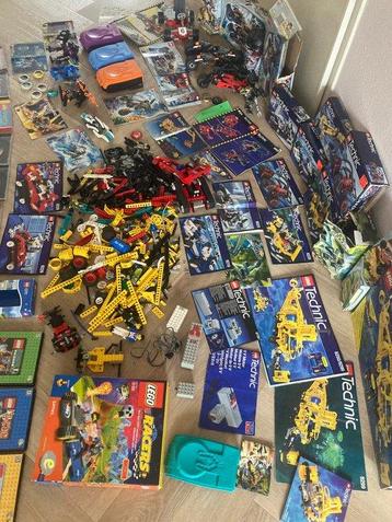Lego Onderdelen - Verzameling LEGO Technic, dozen, boekjes, beschikbaar voor biedingen