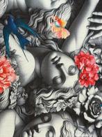 Stilistische muze: een droom in clair-obscur tussen bloemen