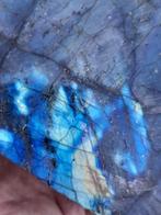 Groot stuk XXL Labradoriet mineraal - met prachtige flash -, Verzamelen, Mineralen en Fossielen
