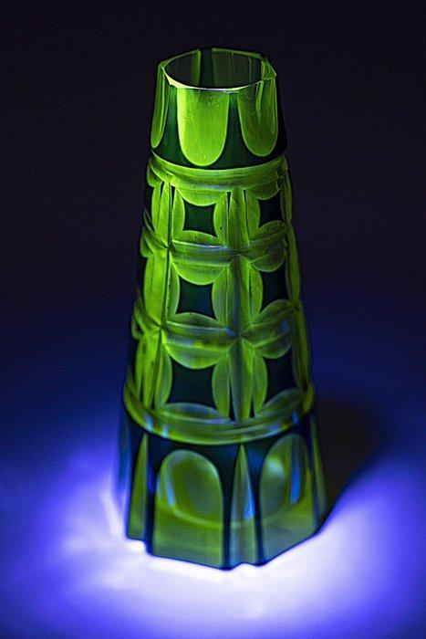 Val Saint Lambert Art Deco Uranium-Crystal Glass Vase 1920 -, Antiek en Kunst, Kunst | Designobjecten
