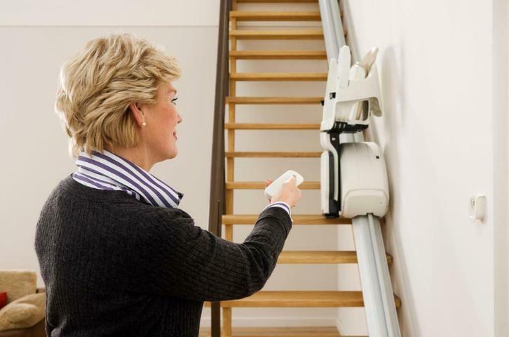 2dehands en nieuwe trapliften. Bezoek onze showroom, Diversen, Trapliften, Zo goed als nieuw