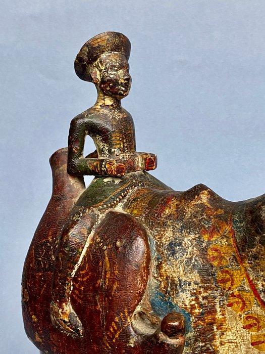 Raro Sepoy, een koloniale soldaat op een versierd stier, te, Antiek en Kunst, Kunst | Niet-Westerse kunst