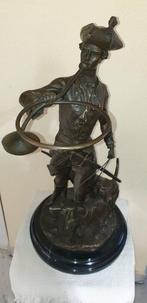 after Moreau - Beeld, Military Bugler With Hound - 50 kg -, Antiek en Kunst, Curiosa en Brocante