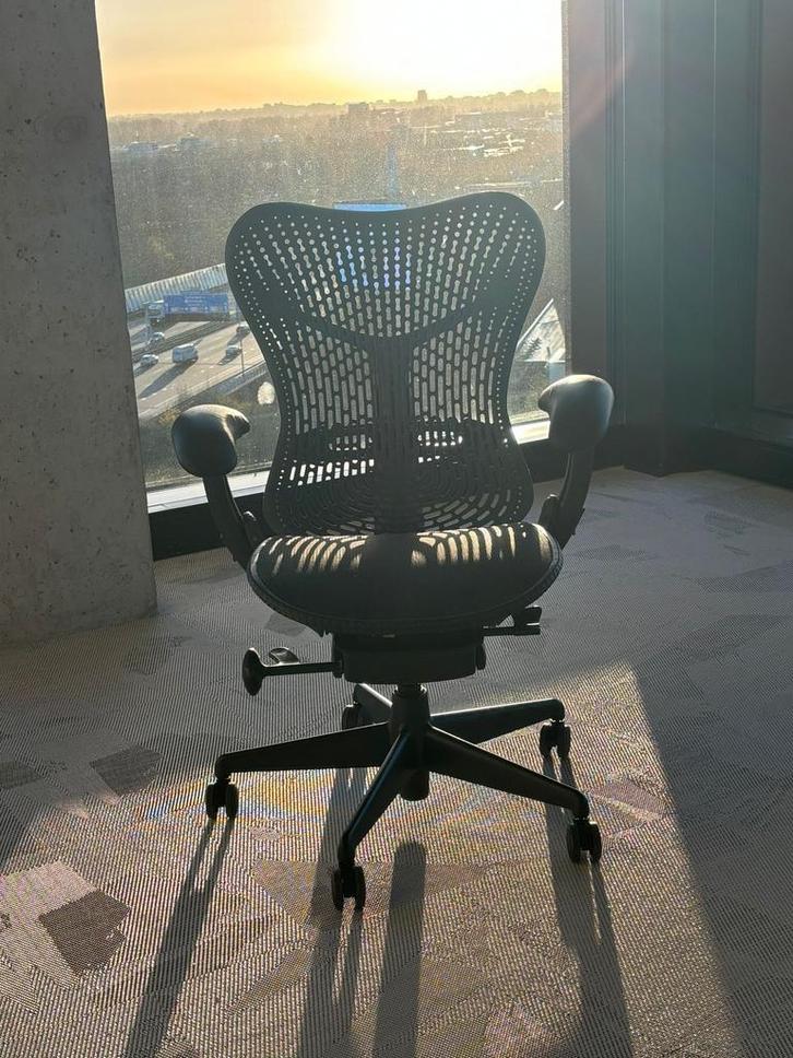 Refurbished Herman Miller Mirra - Hoge Kortingen, Huis en Inrichting, Bureaustoelen, Bureaustoel, Zwart, Zo goed als nieuw, Ergonomisch