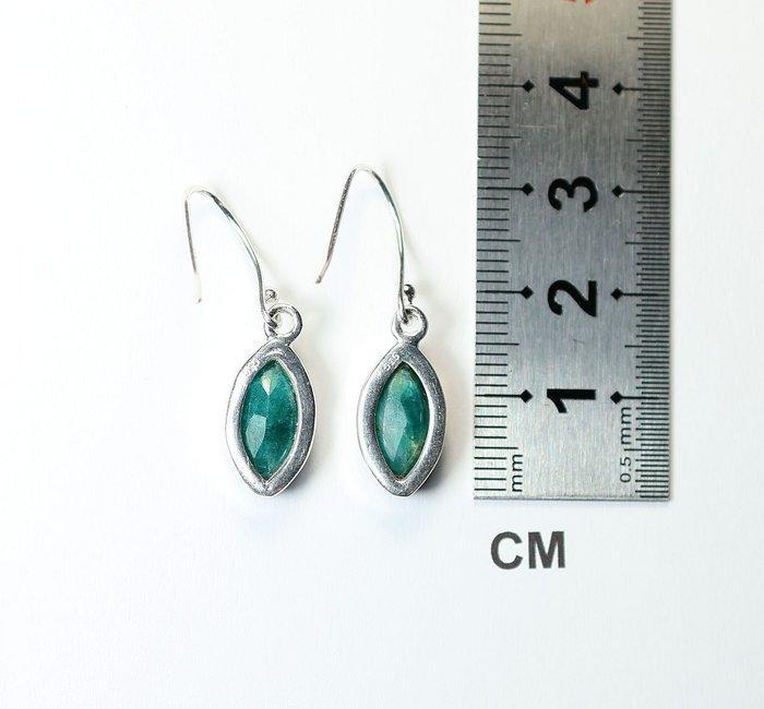 Smaragd 2 oorhangers / nieuw- 4.52 g - (2), Collections, Minéraux & Fossiles