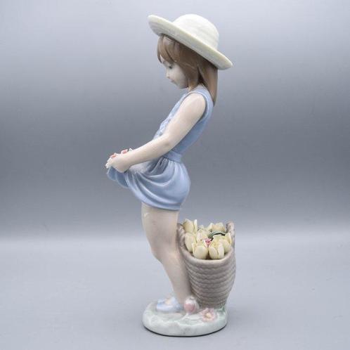 Lladró - Francisco Catalá - sculptuur, Flores en la falda -, Antiek en Kunst, Antiek | Glaswerk en Kristal