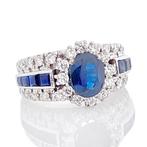 Ring - 14 karaat Witgoud -  2.10ct. tw. Saffier - Diamant -, Handtassen en Accessoires, Nieuw