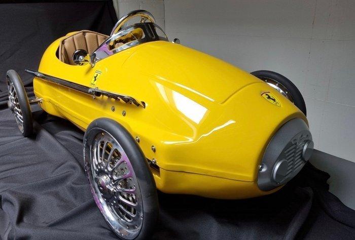 Giordani - Trapauto - Ferrari Yellow Italian Pedal Car,, Antiek en Kunst, Antiek | Speelgoed