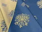 Eleganza Notturna: Blauw jacquardweefsel met gouden rozetten