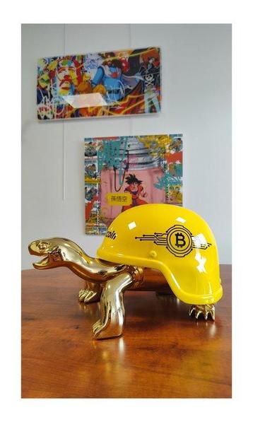 Van Apple (XX) - Golden Peace Turtle Yellow Bitcoin