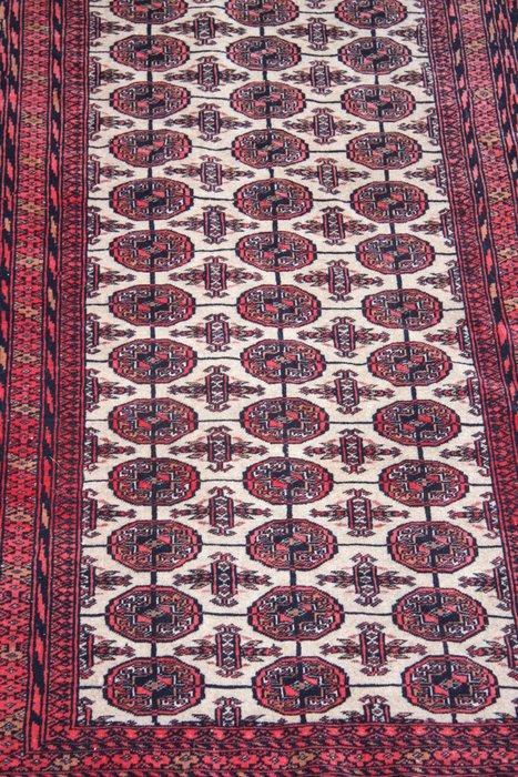 Oude Turkmense Bukhara handgemaakte wollen tapijt in wit en, Huis en Inrichting, Stoffering | Tapijten en Vloerkleden