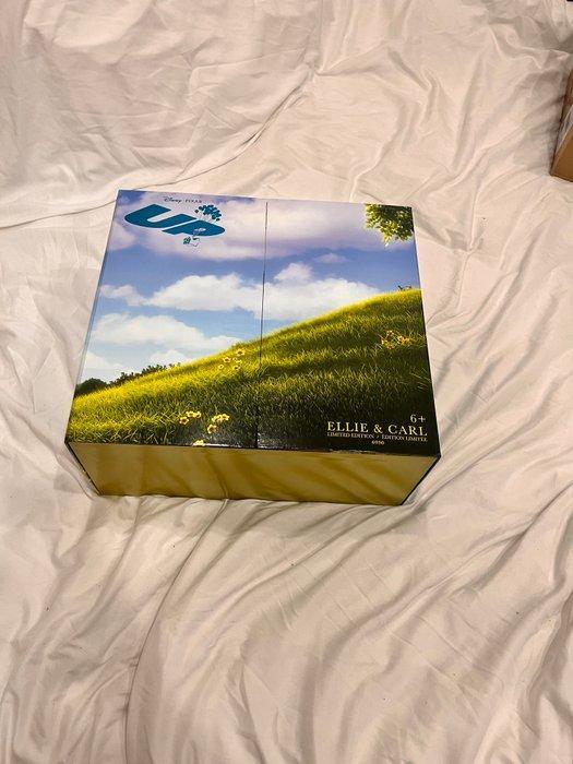 Disney - Beeldje - Carl And Ellie UP Limited Edition Doll, Collections, Disney