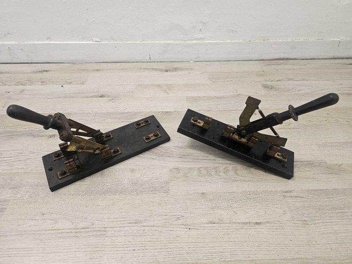 Industriële apparatuur - Italië - Mes-schakelaars, Antiek en Kunst, Antiek | Wandborden en Tegels