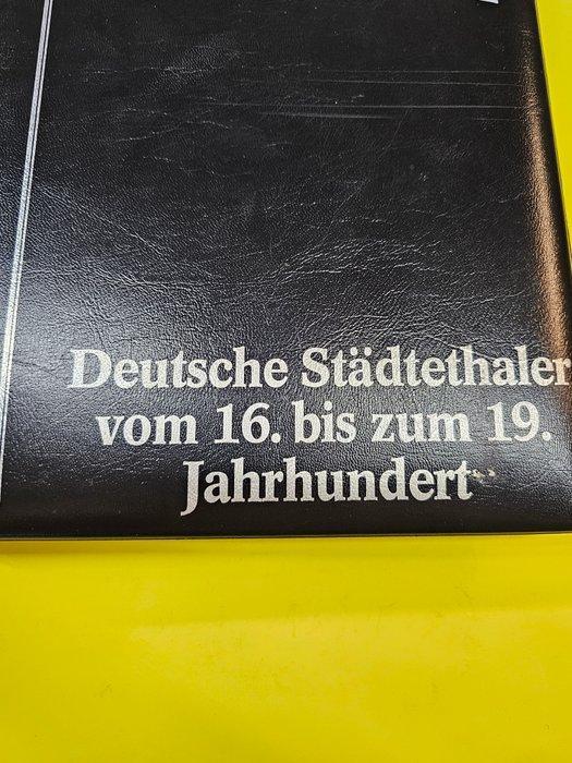 Duitsland. 26 zilveren medailles in originele map met, Postzegels en Munten, Munten en Bankbiljetten | Toebehoren