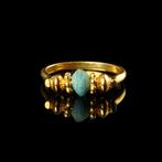 Oud-Romeins Ring met Romeinse turquoise glazen kraal