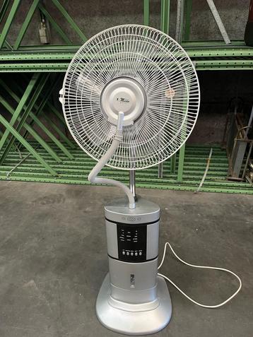 Nieuwe ventilator met mist-water