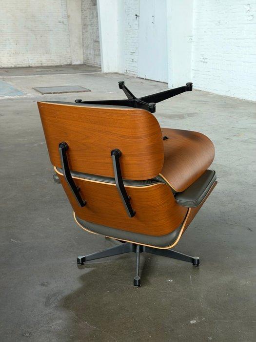 Vitra - Charles & Ray Eames - Loungestoel met voetenbank -, Antiek en Kunst, Kunst | Designobjecten