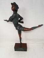 Le Bao - Sculpture, Ballerina vestita da soldato orientale -, Antiquités & Art, Curiosités & Brocante