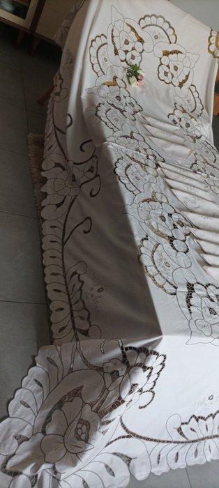 Een enorme, schitterende handdoek uit de uitzet met, Antiquités & Art, Tapis & Textile