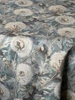 Winterse paardenbloemenprint mantel voor ruime tafels. -