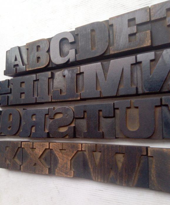 Drukblokken (26) - Italië - Volledig Engels alfabet, Antiek en Kunst, Antiek | Wandborden en Tegels