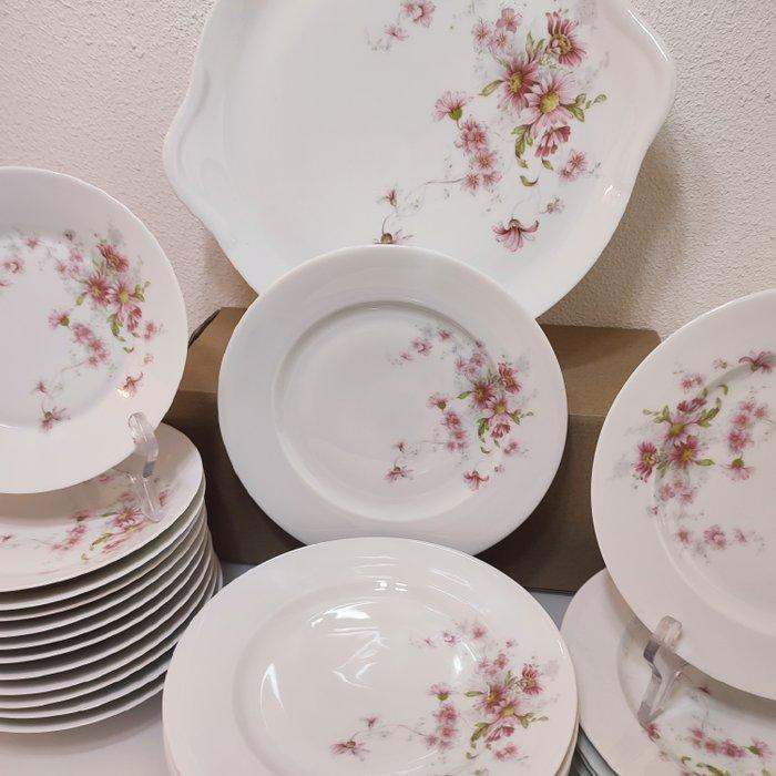 Chastagner Limoges France - Tafelservies (25) - Versierd met, Antiek en Kunst, Antiek | Meubels | Tafels