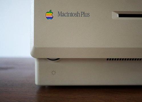 Apple RE-CAPPED Macintosh PLUS signed by “Steve Jobs” -, Games en Spelcomputers, Spelcomputers | Overige Accessoires
