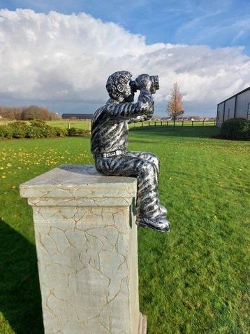 Beeld, zittende man met verrekijker - 70 cm - polyresin beschikbaar voor biedingen