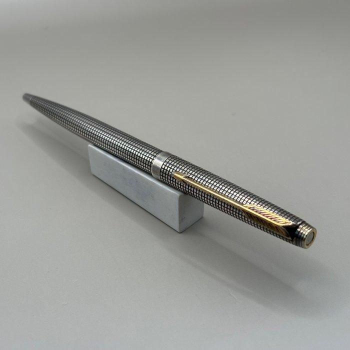 Parker - 75 (Sterling Silver Ciselé) - Cap-Actuated - made, Verzamelen, Pennenverzamelingen