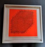 Günther Uecker (1930) - Großer Kubus auf rotem Untergrund