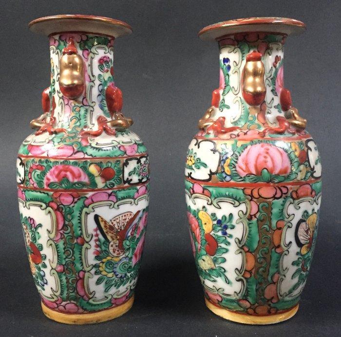 Vaas (2) - Elegant paar vazen van Canton in keramiek met, Antiek en Kunst, Curiosa en Brocante