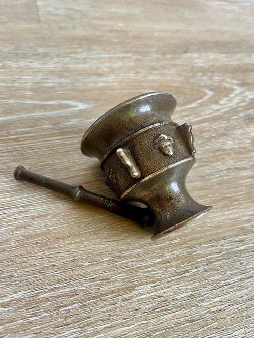 Mortier et pilon - Bronze doré - Cercueil en bronze lourd, Antiek en Kunst, Antiek | Overige Antiek