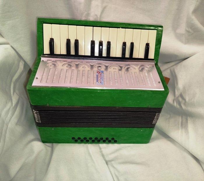 Kryjachok () - 16bass - Mini Accordion - -, Musique & Instruments, Instruments à vent | Flûtes à bec