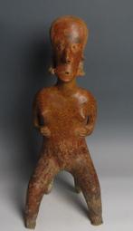Nayarit, westkust van Mexico Terracotta Vrouwelijke figuur.