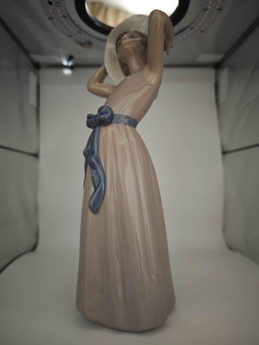 Lladró - Figuur - Dama con sombrero - Porselein, Antiek en Kunst, Antiek | Glaswerk en Kristal