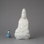 Figure - Finely moulded seated larger Guanyin with elaborate, Antiek en Kunst