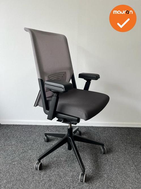 Haworth Comforto 59 - Grijs netweave en antracietgrijze zitt, Zakelijke goederen, Kantoor en Winkelinrichting | Kantoormeubilair en Inrichting