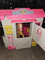 Mattel  - Barbiepop Zeldzame paardenstal met paard -