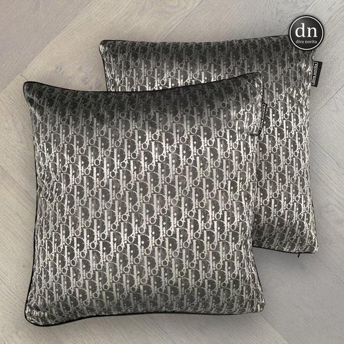 Dior Paris  - Set of 2 new pillows made of Dior Paris Toile, Antiquités & Art, Tapis & Textile