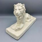 ODYV - sculptuur, Un lion menteur - 20 cm - Craquelés - 1930, Antiquités & Art