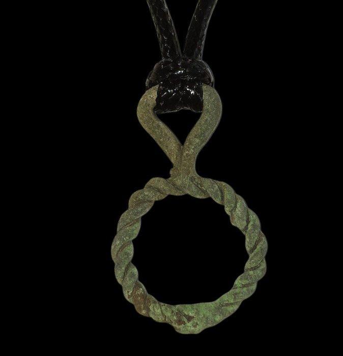 Médiéval, époque des Croisés Bagues en bronze avec pendentif, Bijoux, Sacs & Beauté, Bijoux anciens