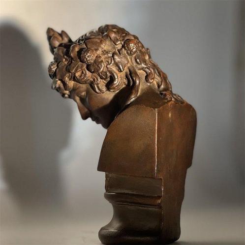 Miniatuur figuur - Bronze bust sculpture of a male figure, Antiek en Kunst, Antiek | Keramiek en Aardewerk
